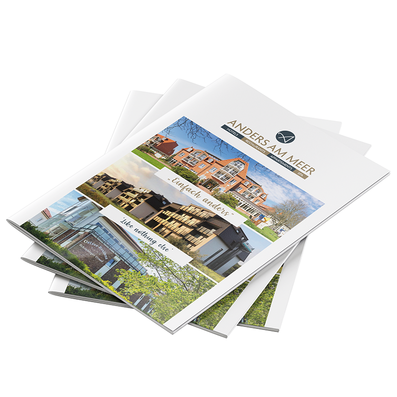 Ansicht Prospekt Titel Imagebroschüre Anders am Meer, 3 Exemplare übereinander versetzt gelegt