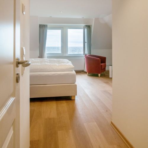 Blick in das Doppelzimmer. Direkter Blick aufs Bett